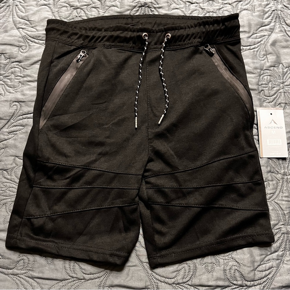 Ascend Men’s Shorts Size: S-M